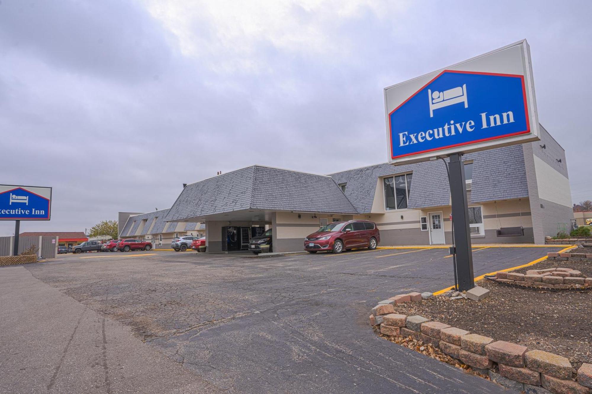Executive Inn By Belvilla Owatonna Hwy 35 Dış mekan fotoğraf